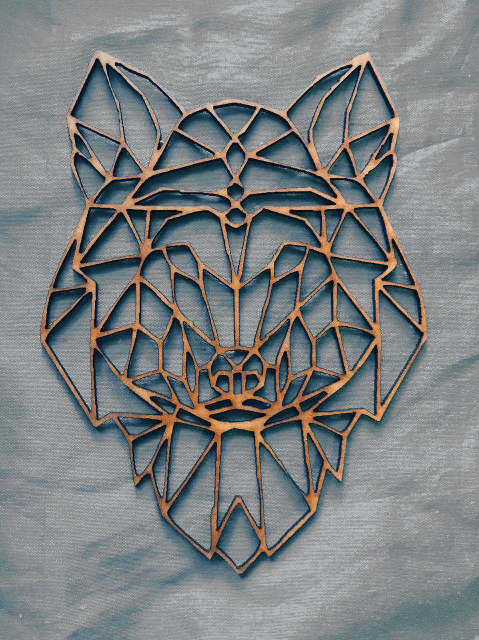 Lobo geométrico en MDF para decoración de pared - Romanzza