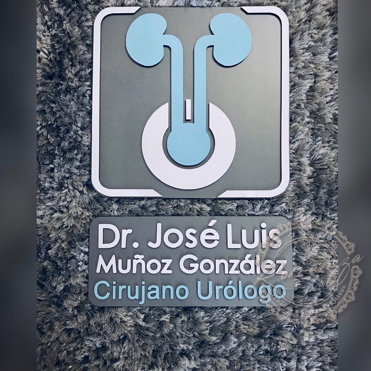 Letrero para consultorio médico personalizado - Romanzza Monterrey