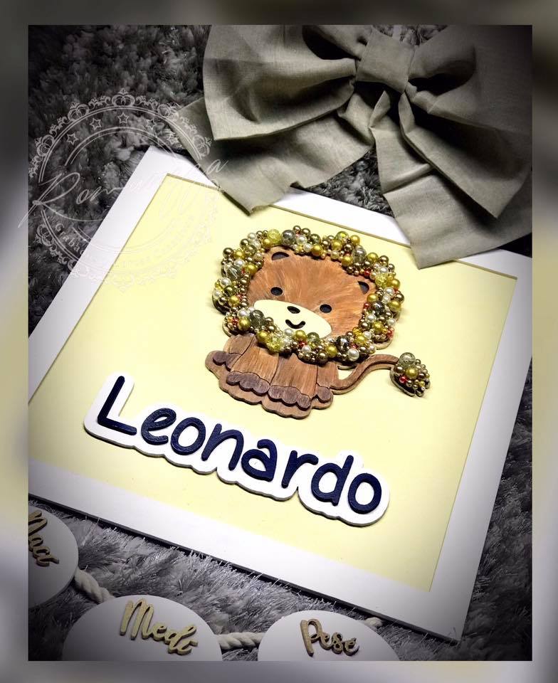 Colgante tipo marco León con Perlitas para niño
