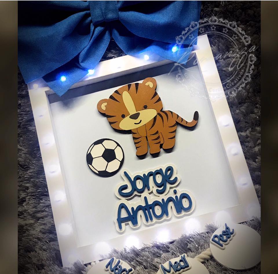 Colgante tipo marco Tigre Futbolista para niño