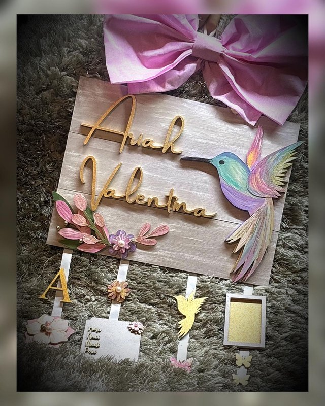 Colgante tablones colibrí con flores para niña